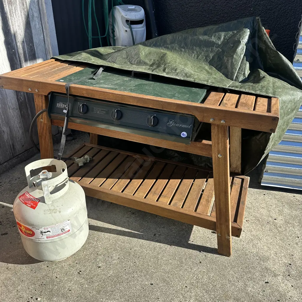 large wooden frame BBQ plus bottle Image 1++