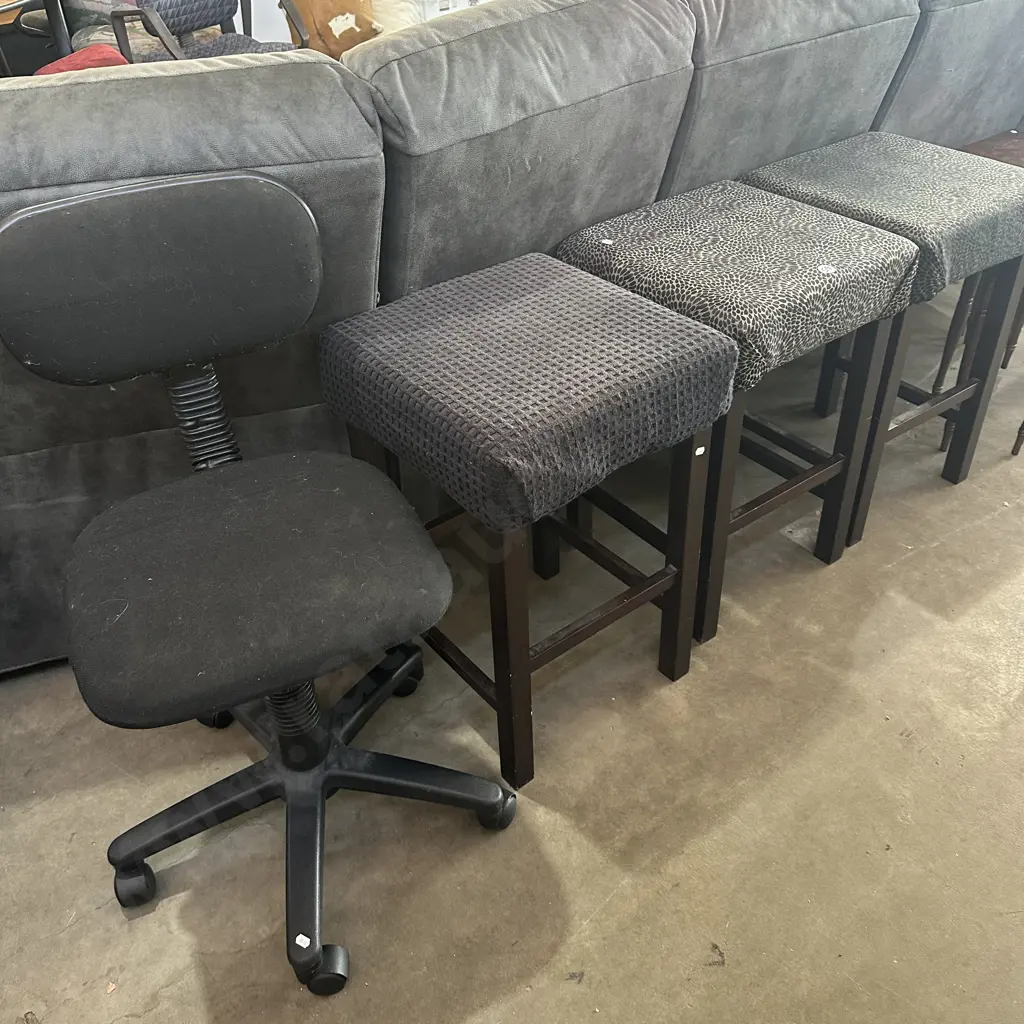 3 bar stools and office chair Image 1++