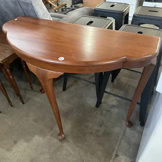 solid Mahogany cab leg hall table 950w