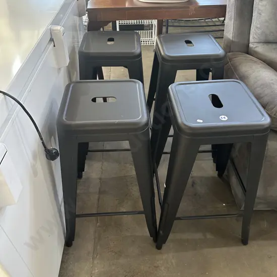 4 x metal bar stools