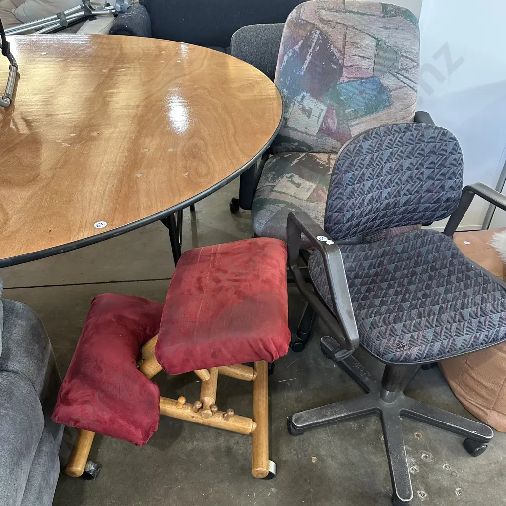 4 office chairs Image 1++