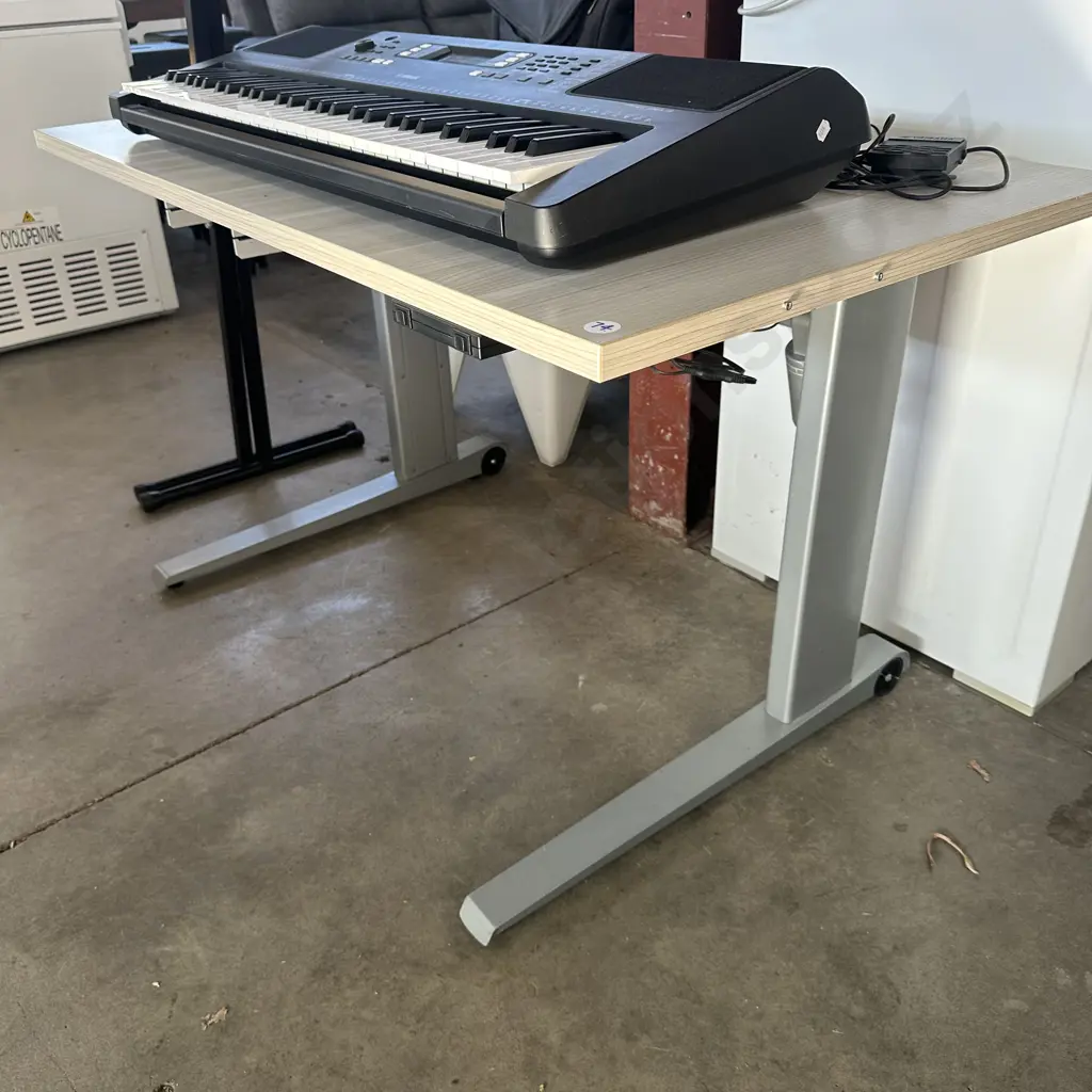 Rise fall desk Image 1++