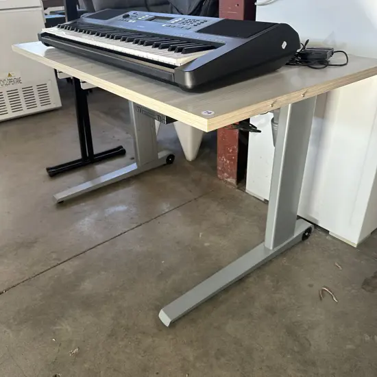 Rise fall desk