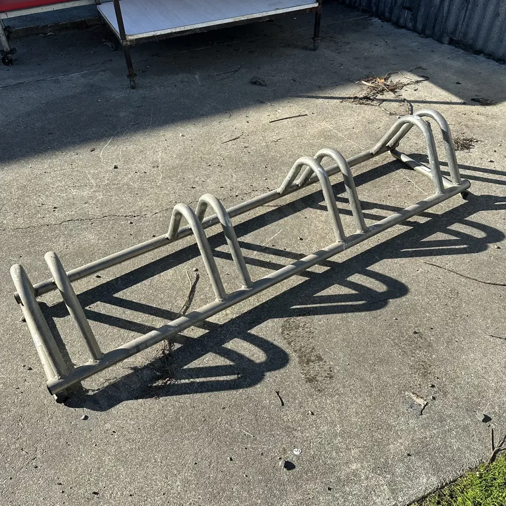 tubular 4 bay bike stand Image 1++