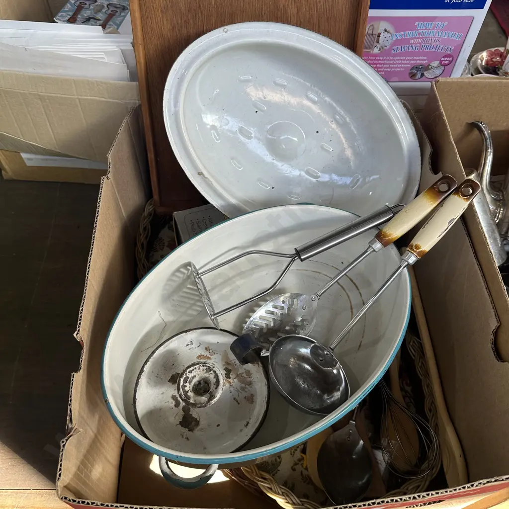 Trays, enamel roaster and candle holder, electric knife and utensils etc. Image 1++