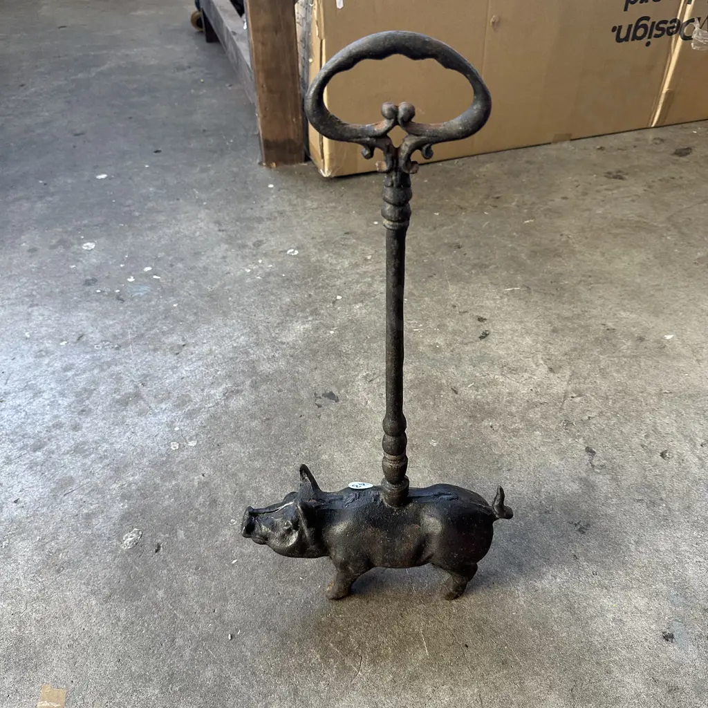 Vintage Victorian cast iron pig doorstop. 510mm high. Image 1++