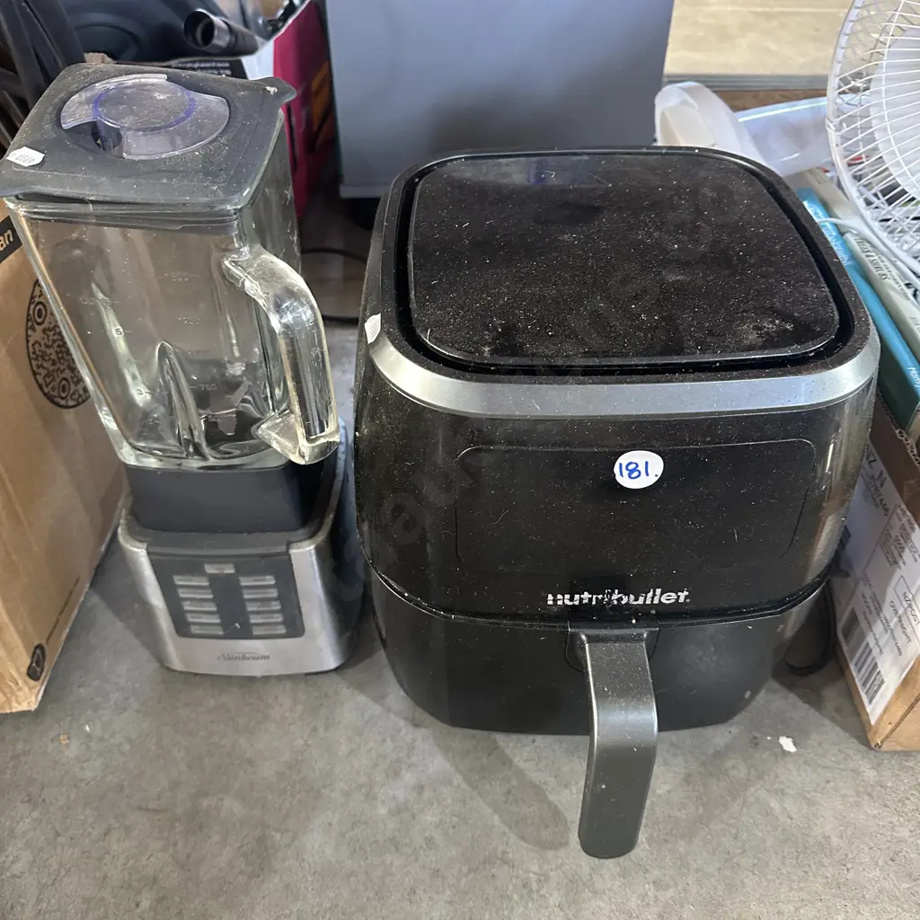 Air fryer and blender - needs a clean. Image 1++