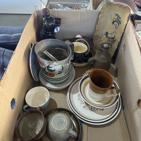 Box lot Crown lynn, pottery, flour sift etc.