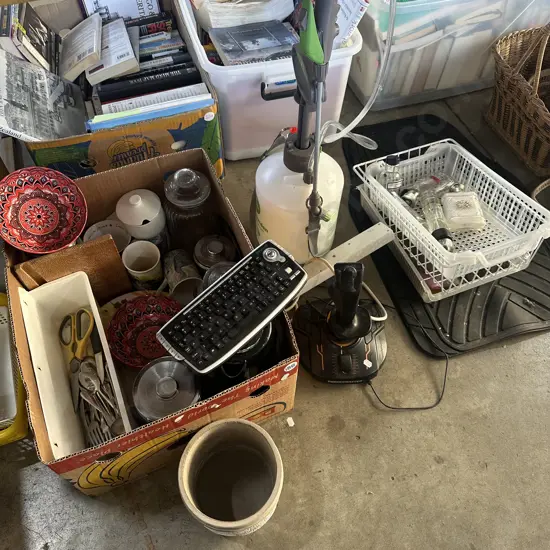 Bay lot of assorted items.