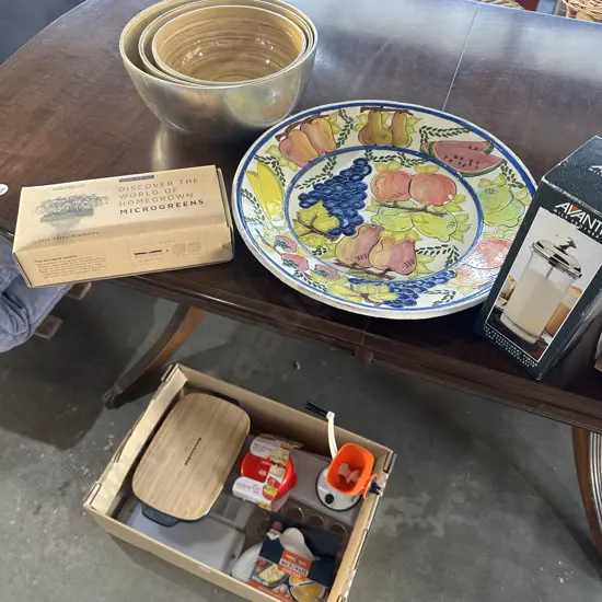 Box lot KitchenAid dish, mincer etc.