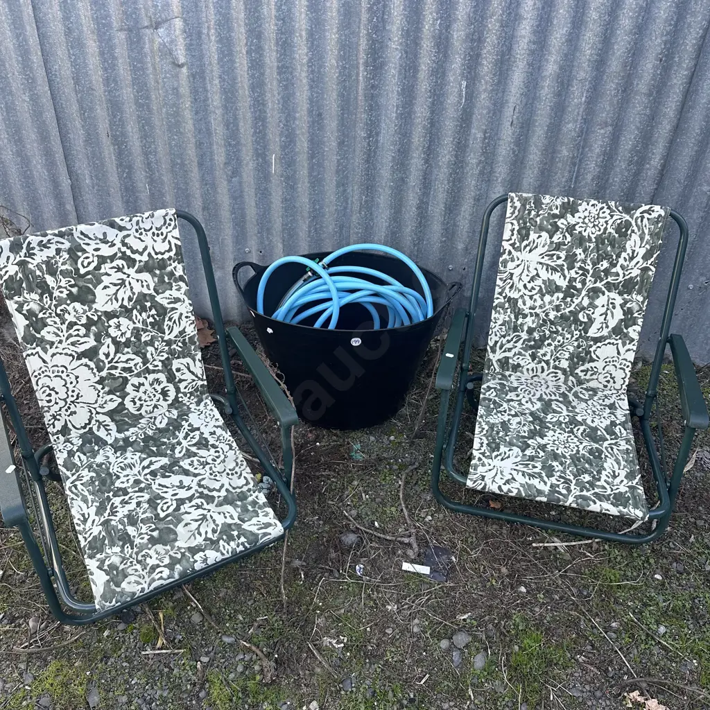 bin, hose, deck chairs Image 1++