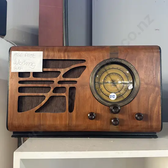 1936 Pilot mantle radio - working well
