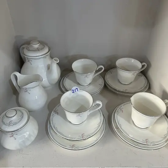 Royal Doulton "Carnation" tea service