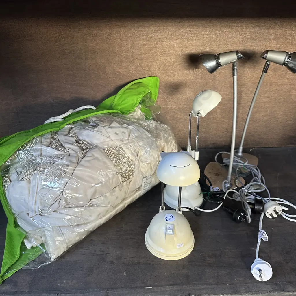 bedding and lamps Image 1++