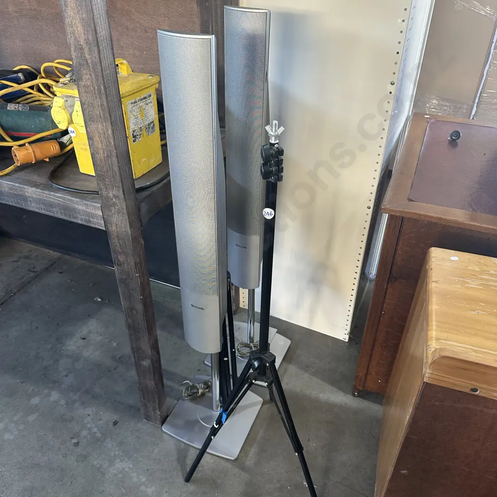 Pr tripod stand plus speakers Image 1++