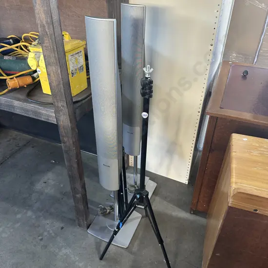 Pr tripod stand plus speakers