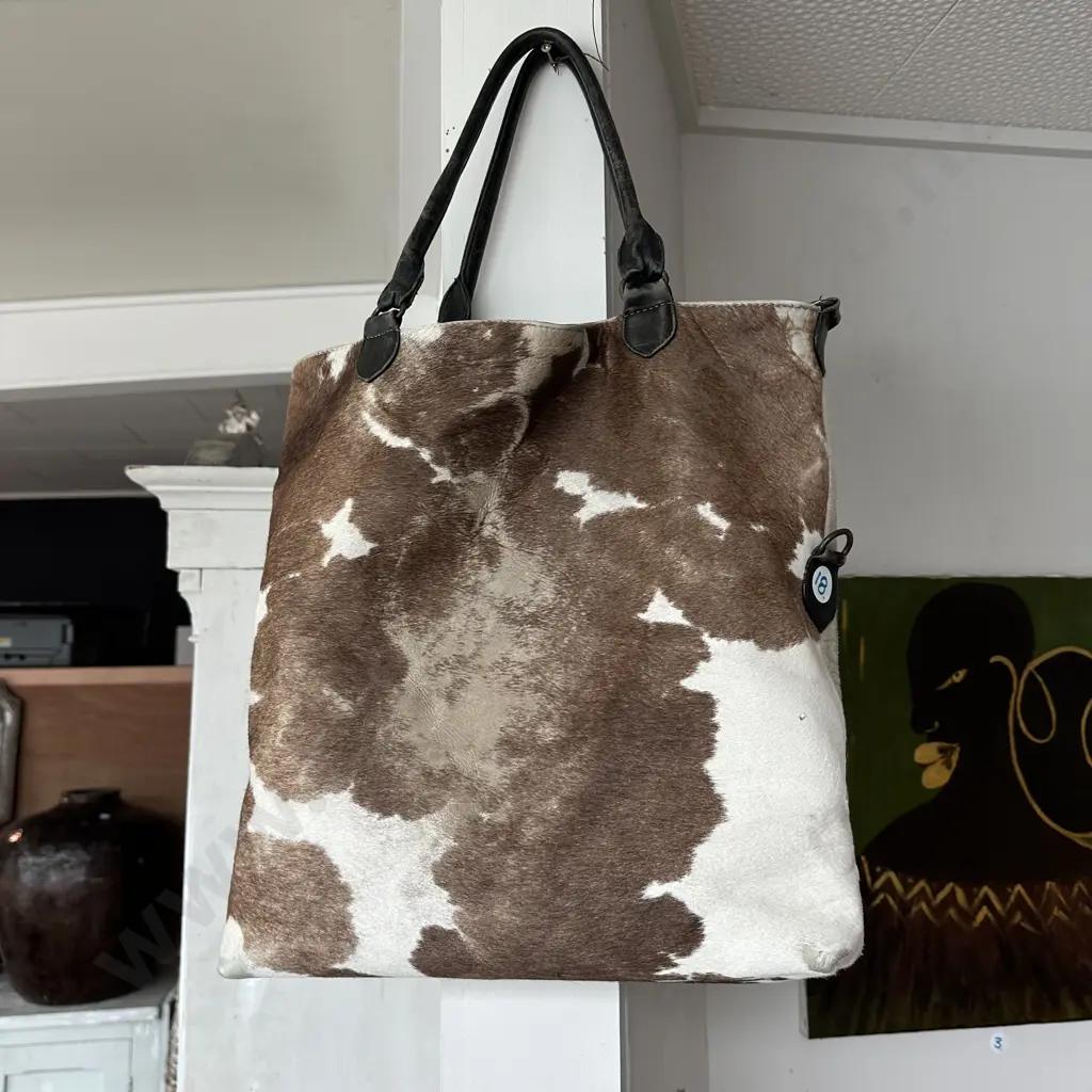 Cow hide handbag Image 1++