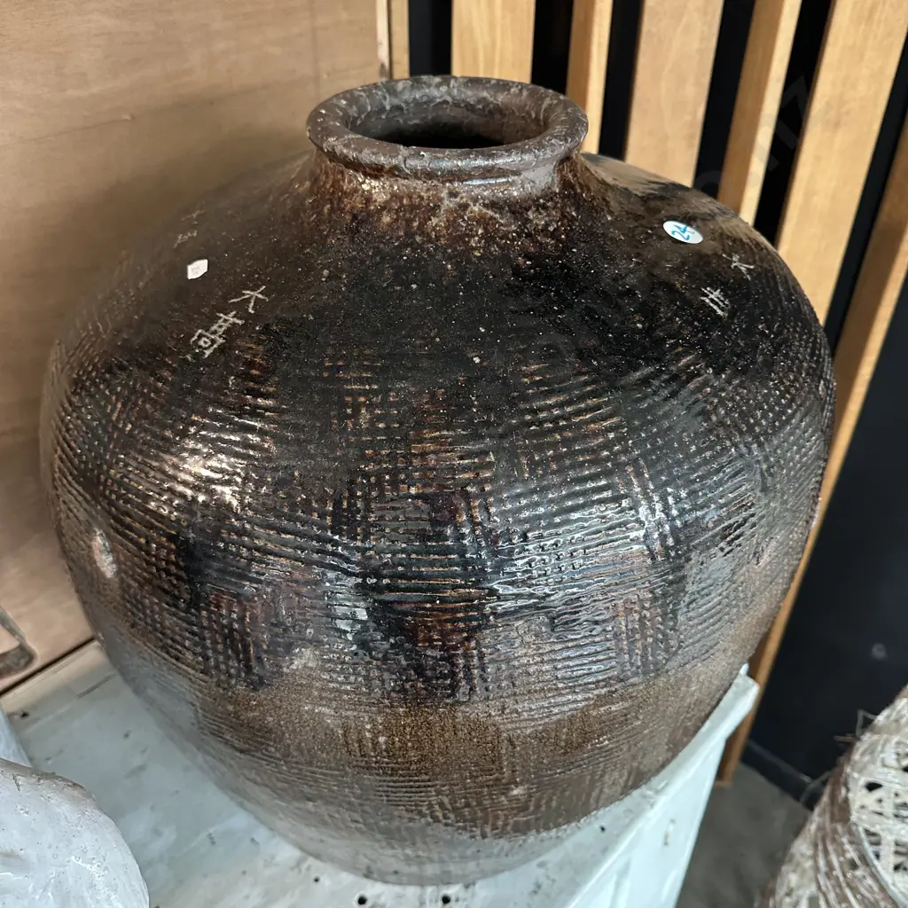 large signed Balinese  pot Image 1++