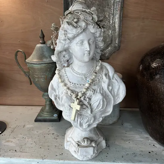 vintage Victorian lady molded bust with necklace