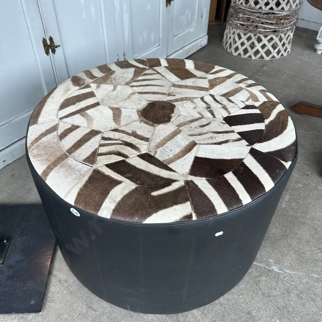 Zebra patchwork ottoman 720w Image 1++