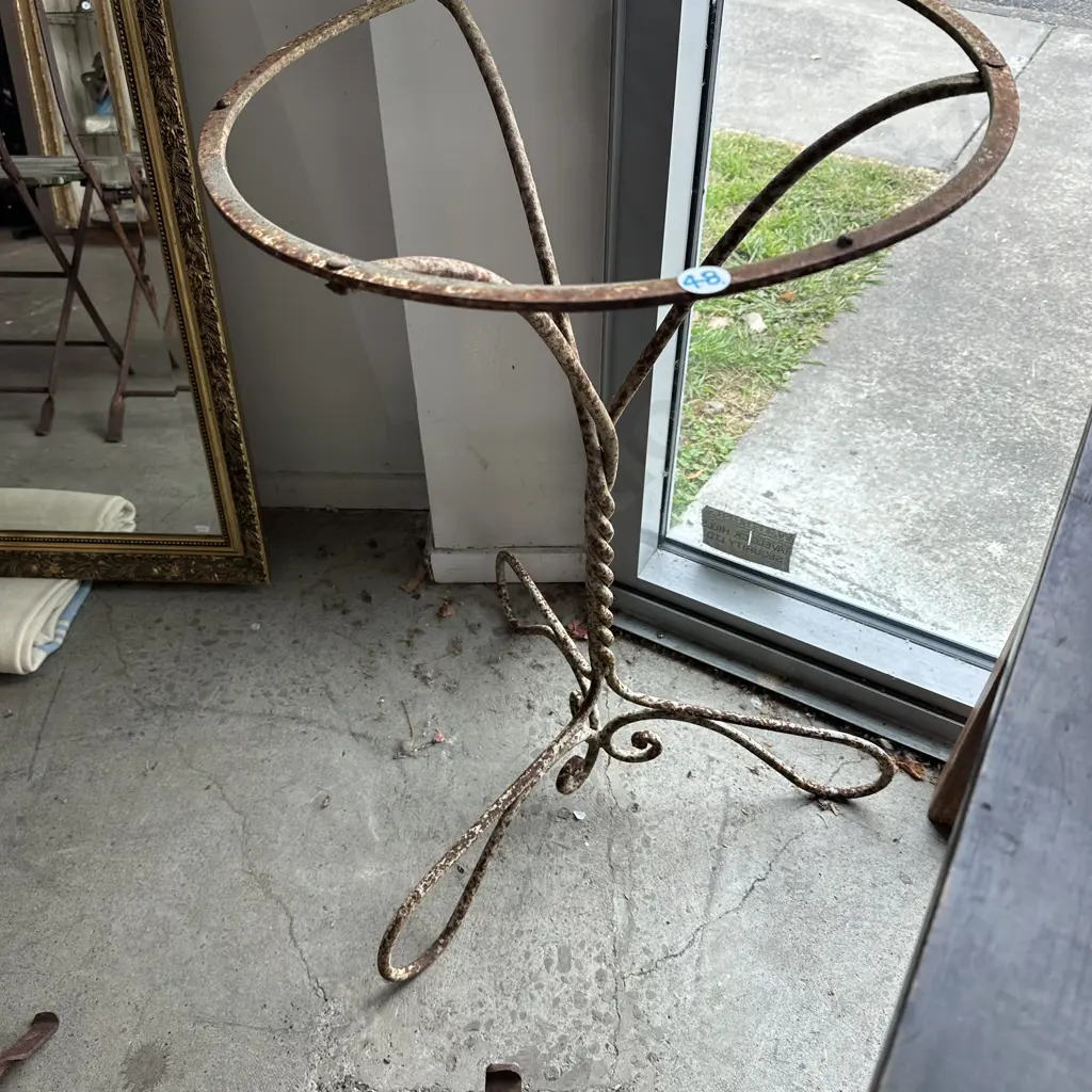 wrought iron table base Image 1++