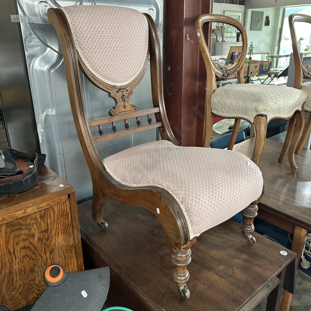 Antique bedroom chair Image 1++