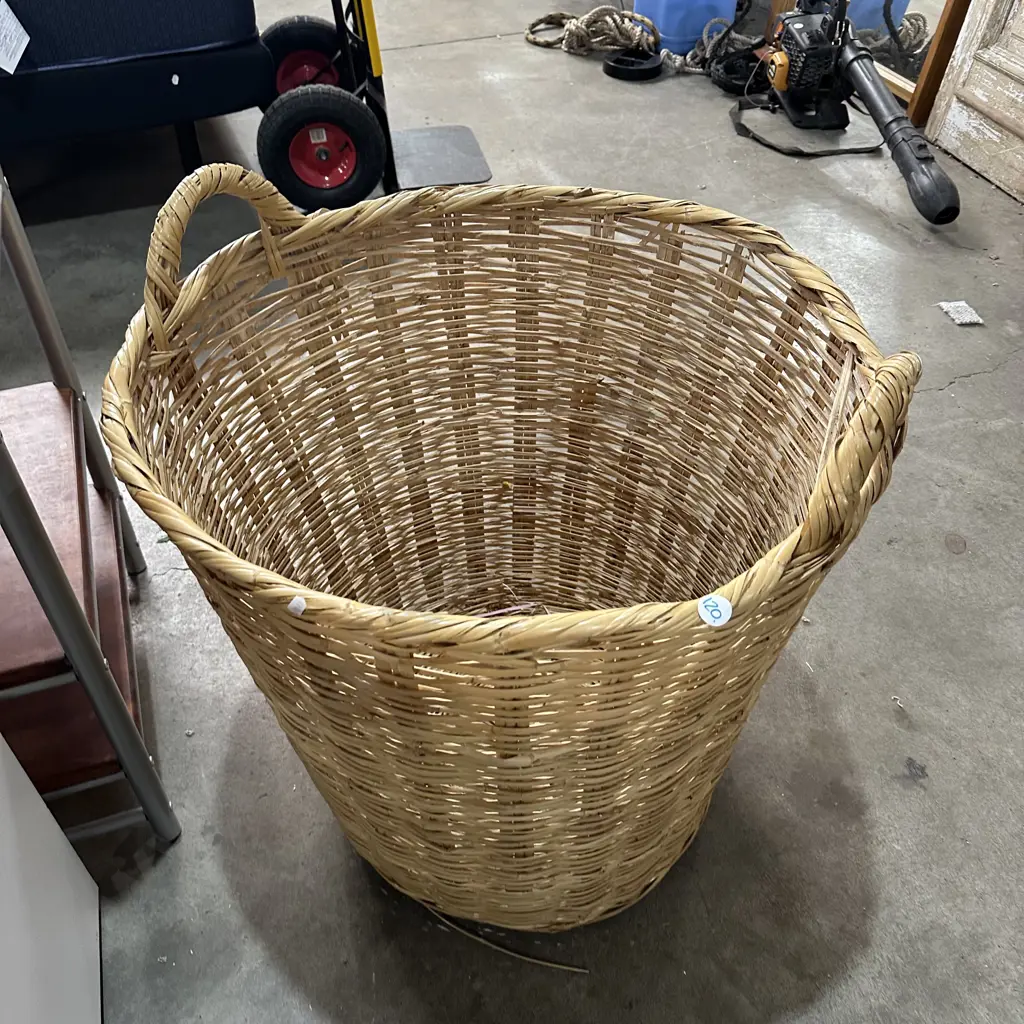 larger cane basket Image 1++