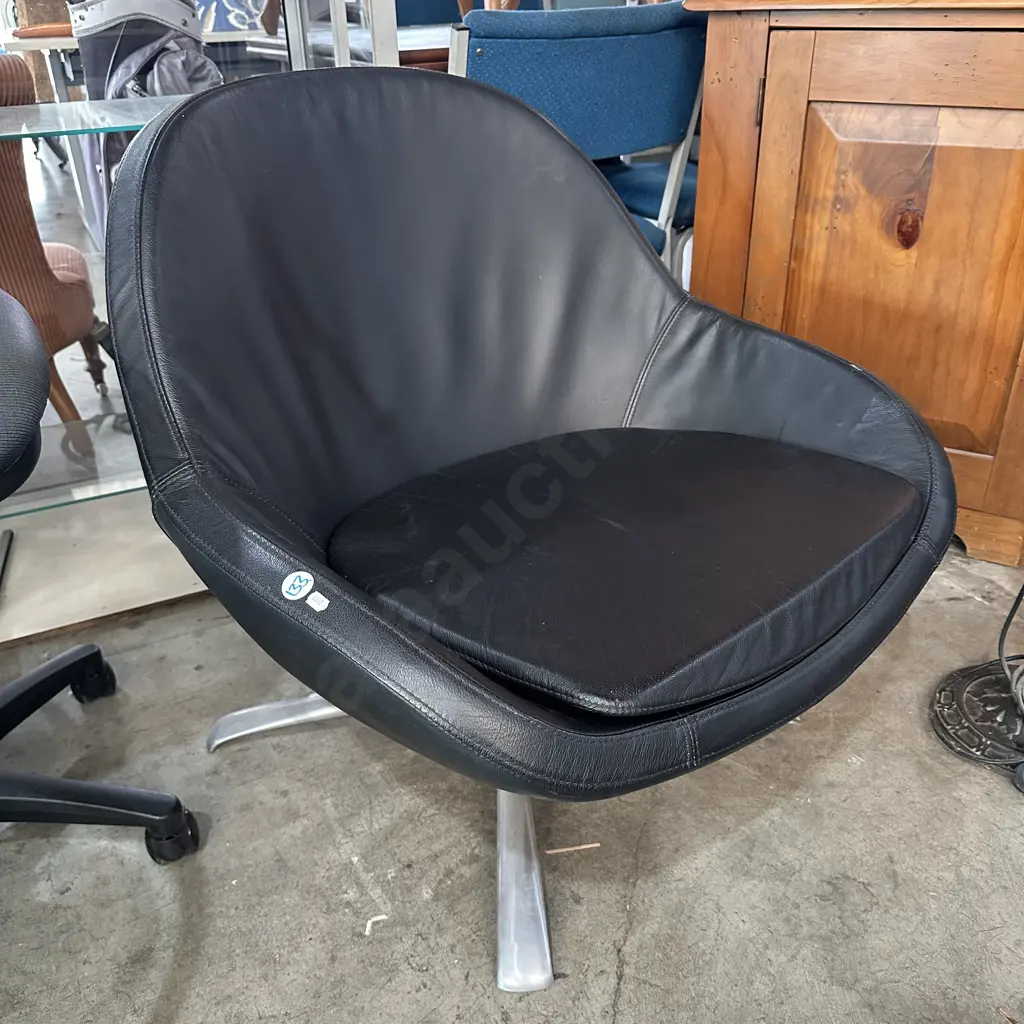 BoConcept Black leather swivel chair. Made in denmark Image 1++