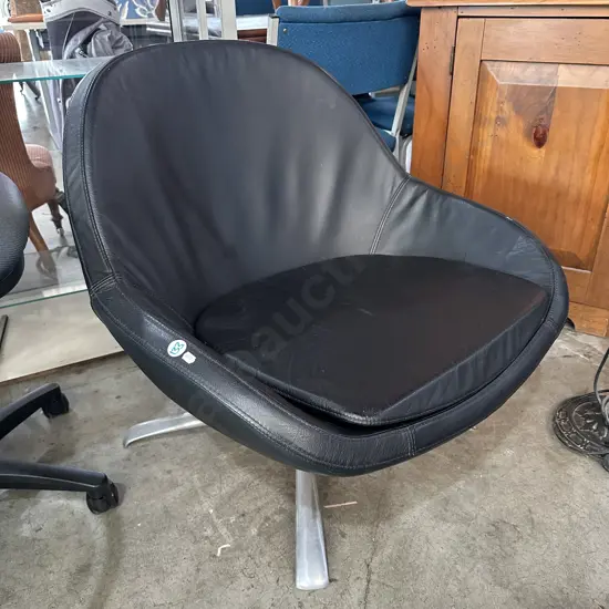 BoConcept Black leather swivel chair. Made in denmark