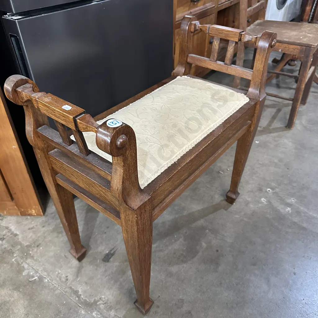 Oak piano stool Image 1++