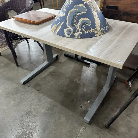 Rise fall desk