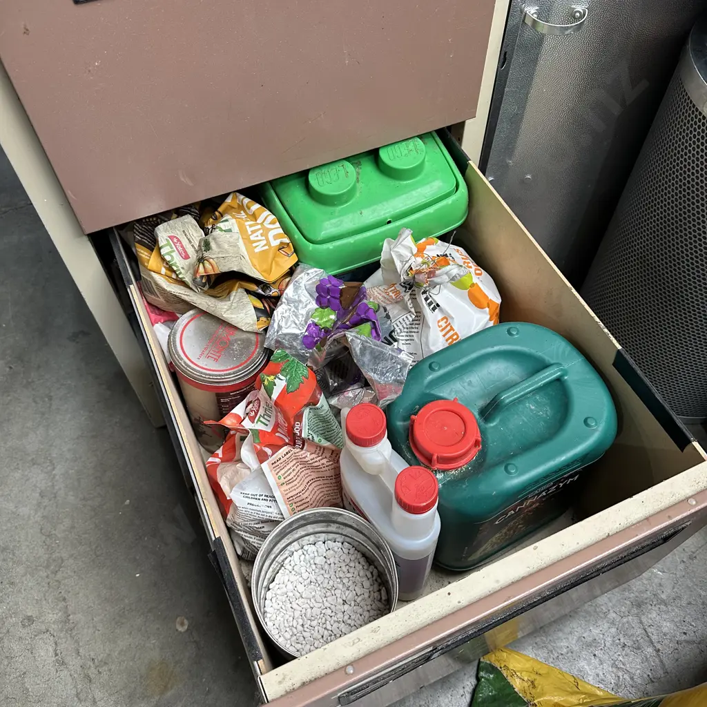 Growing product - file cabinet full plus tools (see photos) Image 1++
