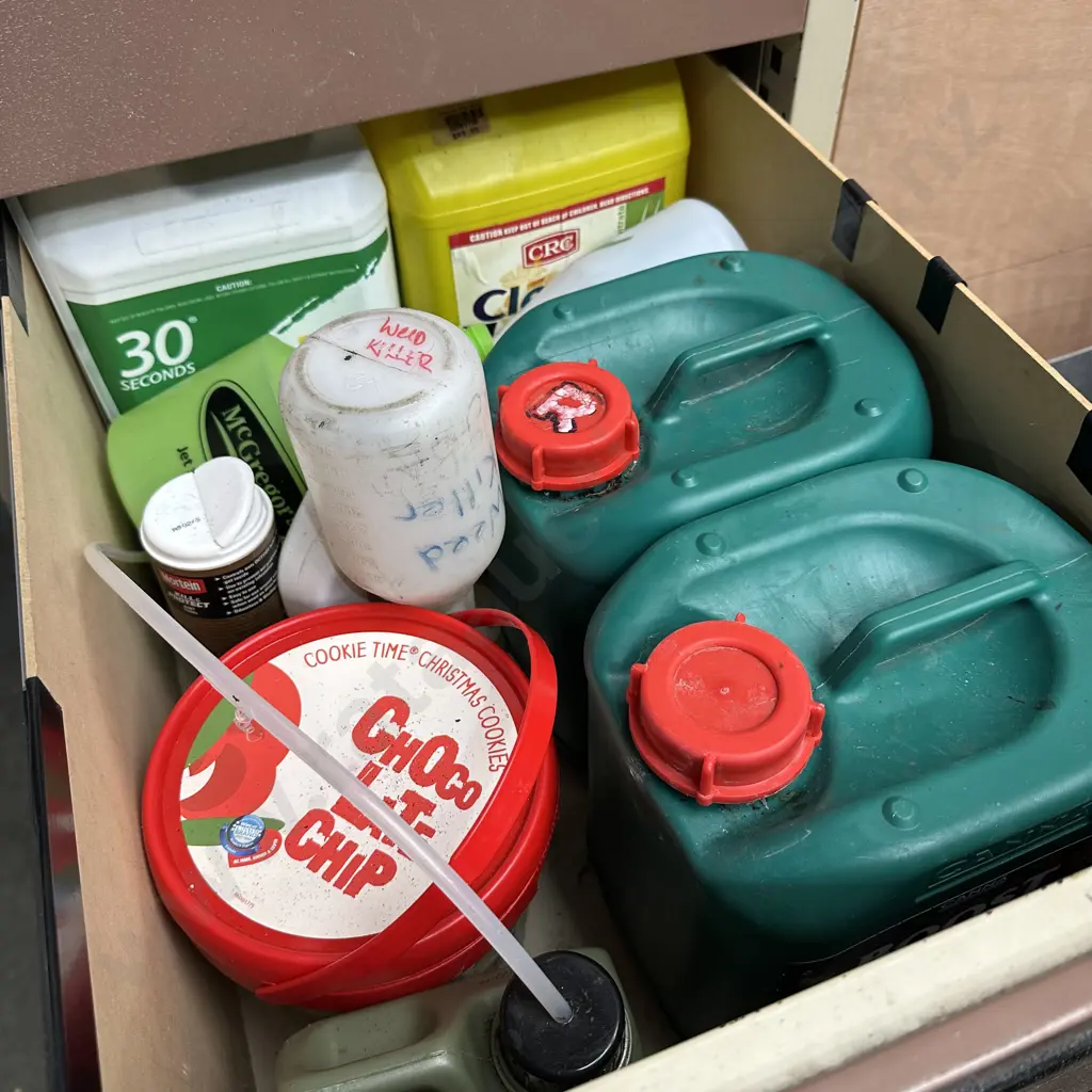 Growing product - file cabinet full plus tools (see photos) Image 1++
