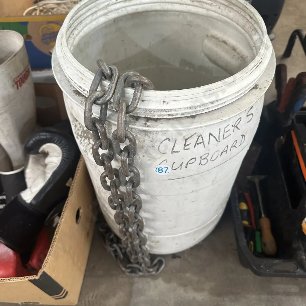 Bin with 11M of good chain. Image 1++