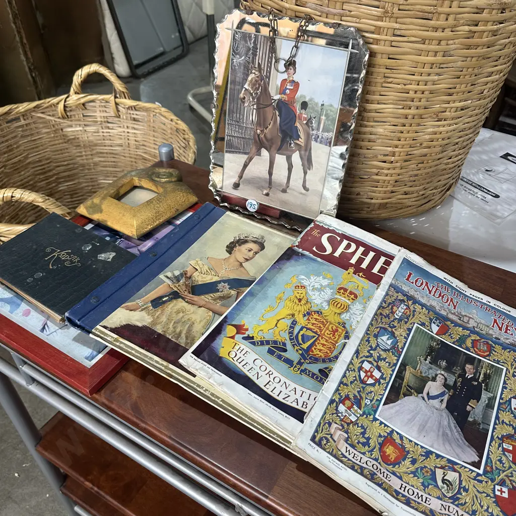 Royal memorabilia  inc mirror of the queen etc. Image 1++
