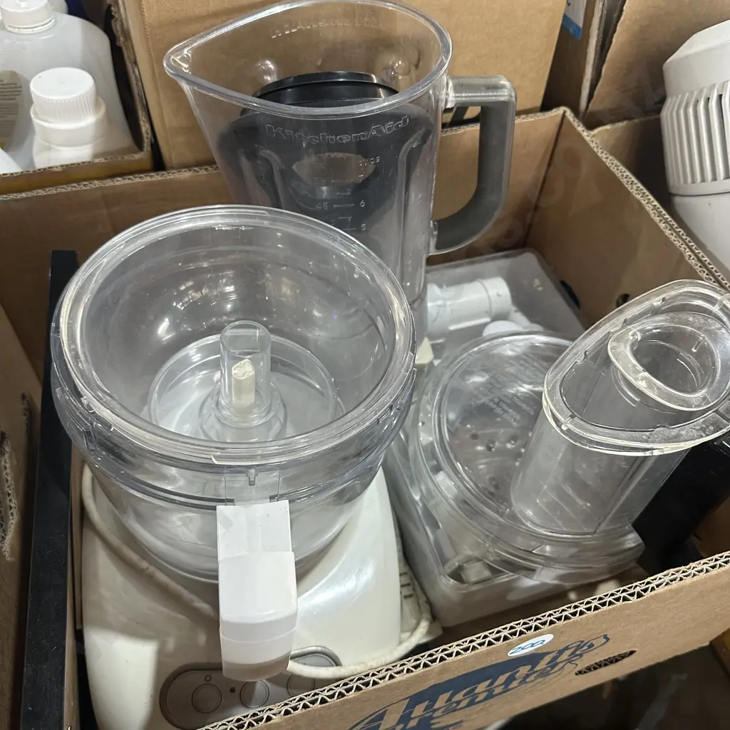 KitchenAid wizz/blender plus attachments. Image 1++