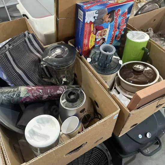Two boxes blender, juicer, bakeware, placemats and deskmat etc.