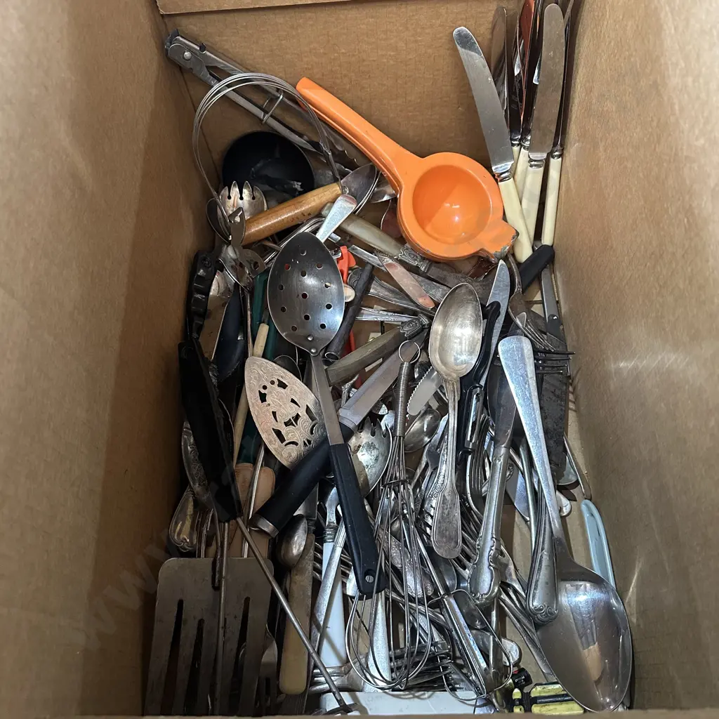 Box lot of cutlery including bone handled knives and silverware plus utensils. Image 1++