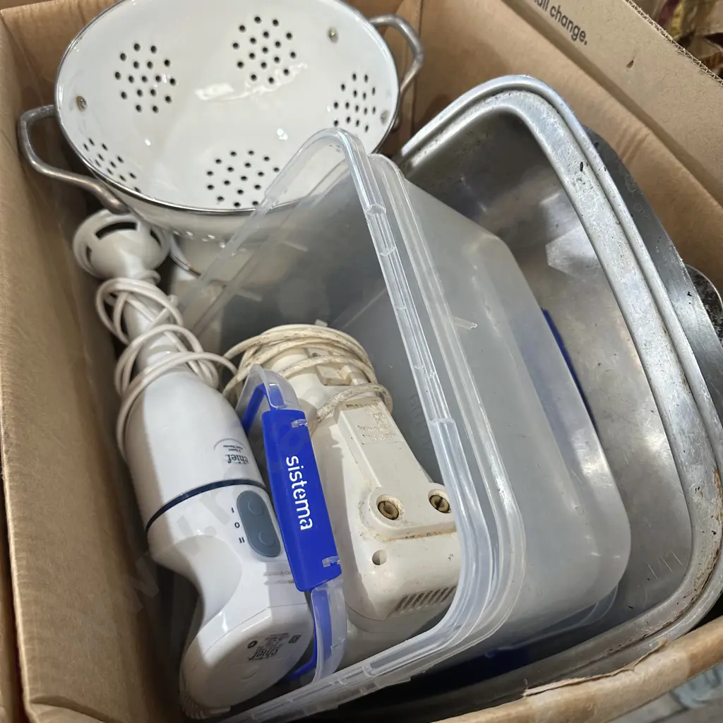 Box lot vintage enamelware colander, roasting pans etc. Image 1++