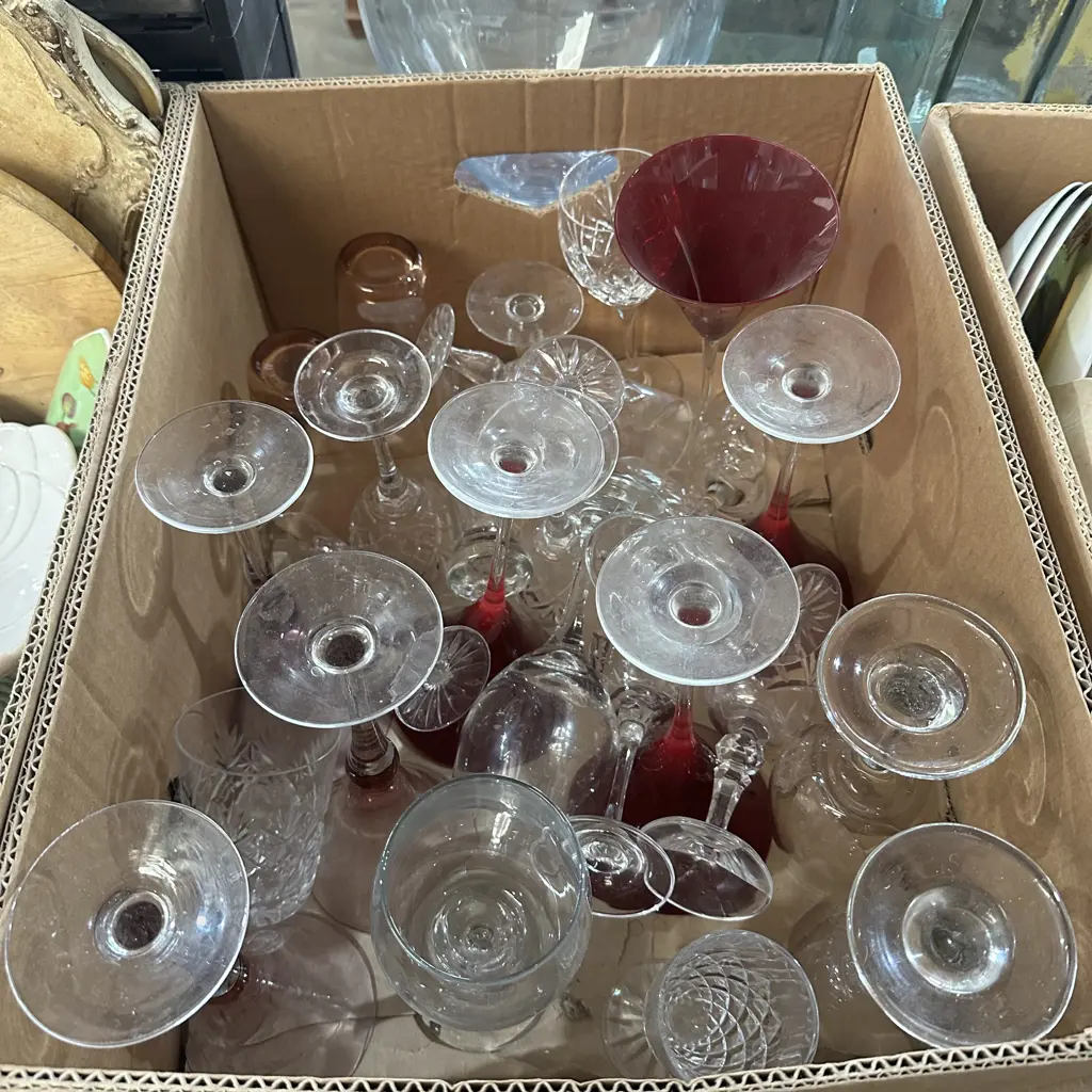 Box of crystal and glassware. Image 1++