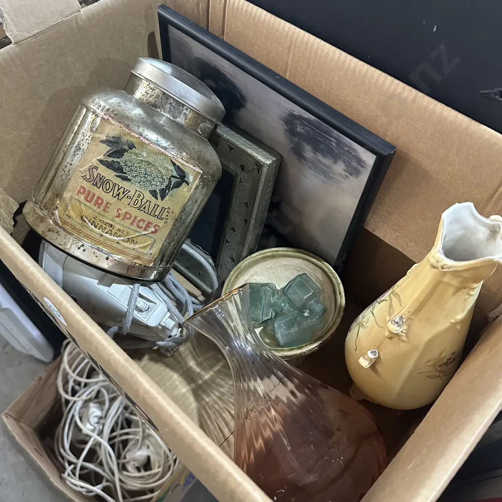 Box lot pink carafe, spices jar, pottery and picture etc. Image 1++