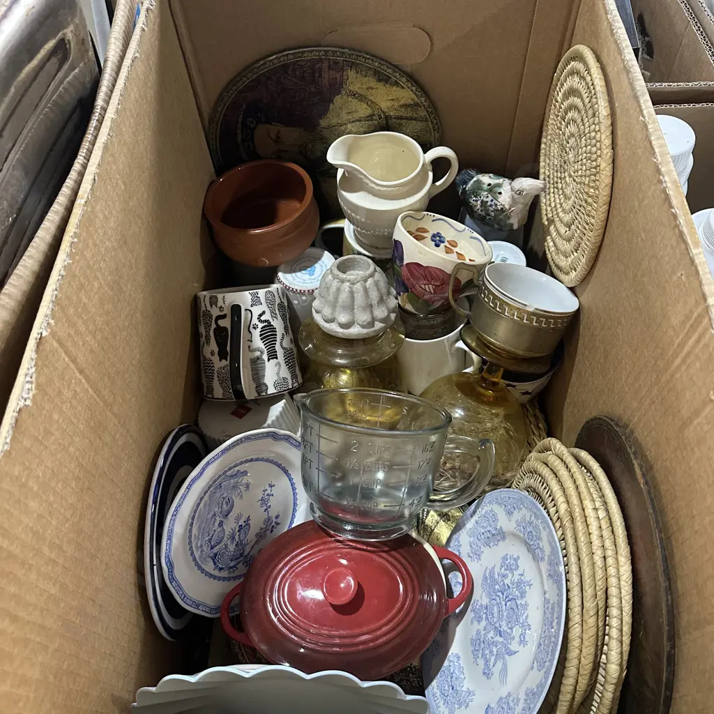 Box lot of collectables including NZ Fleurette, wedgewood, table mats etc. Image 1++