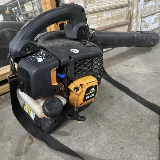 McCulloch petrol blower. (pull cord will not retract) As is.