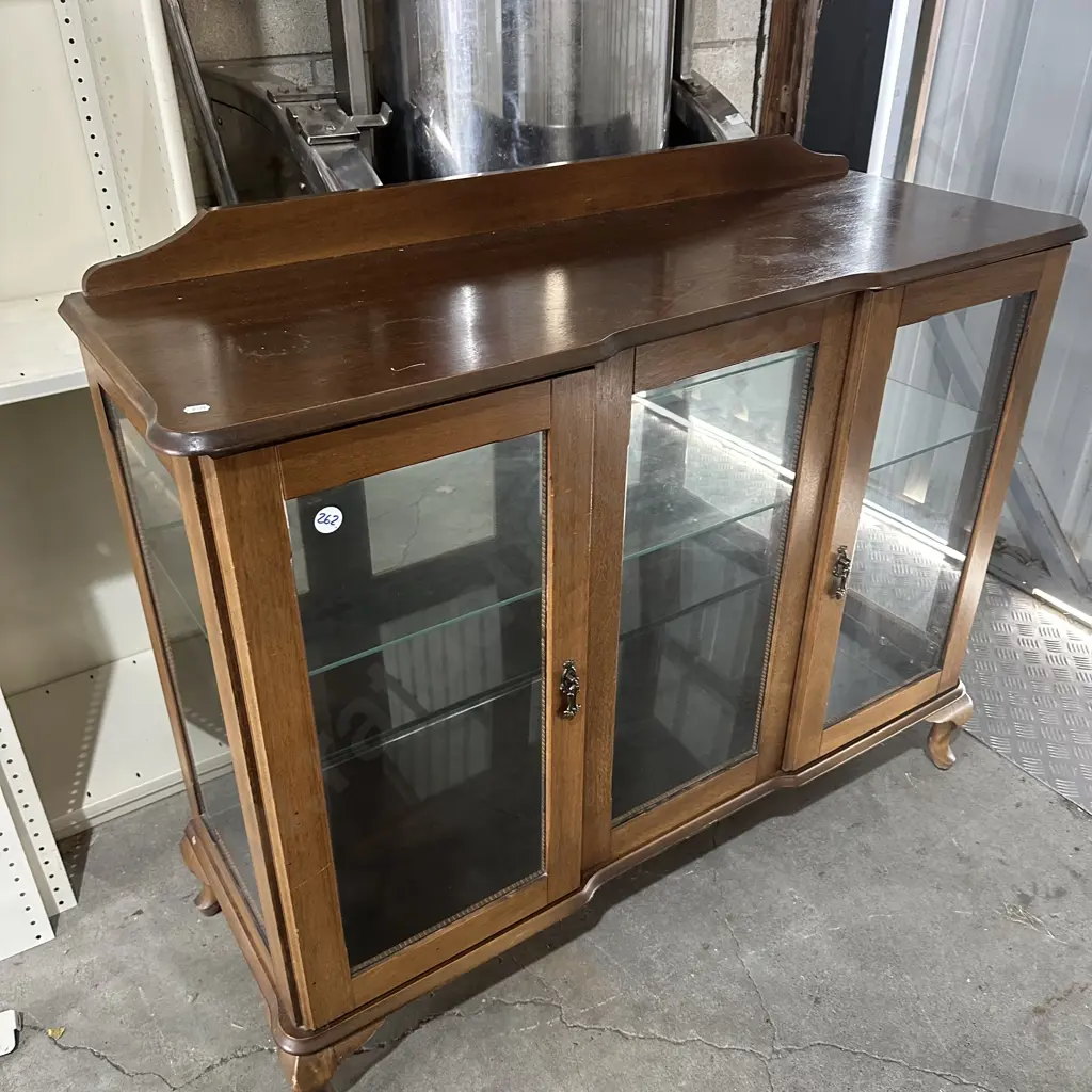 China cabinet. Image 1++