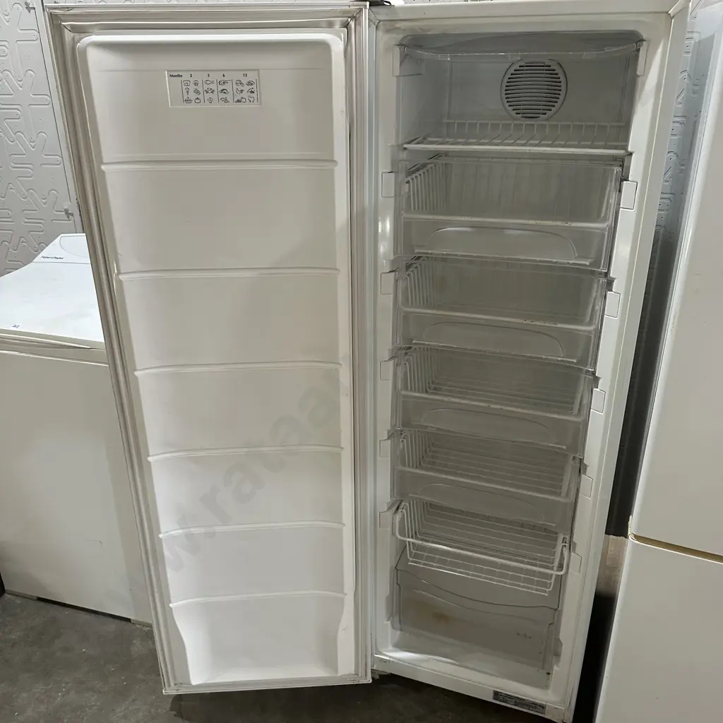 Slimline vertical freezer. Image 1++