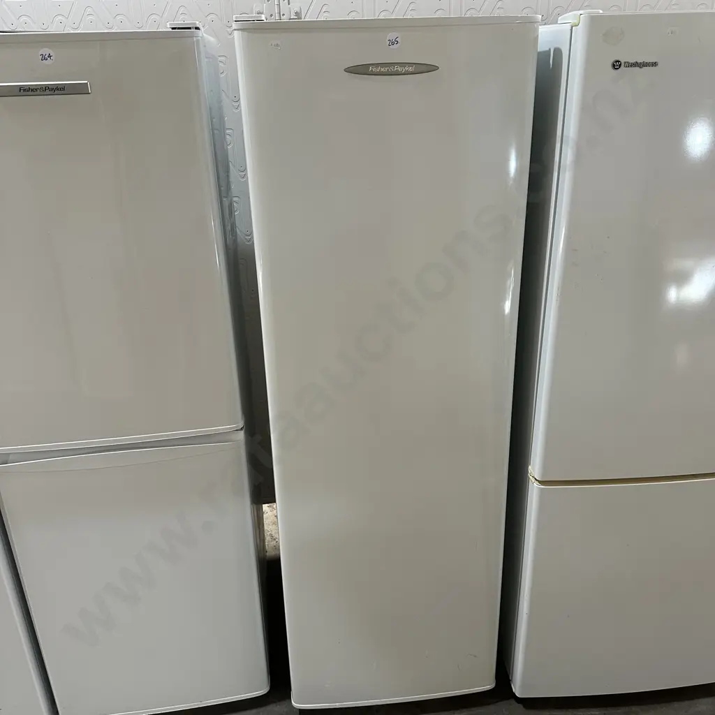 Slimline vertical freezer. Image 1++