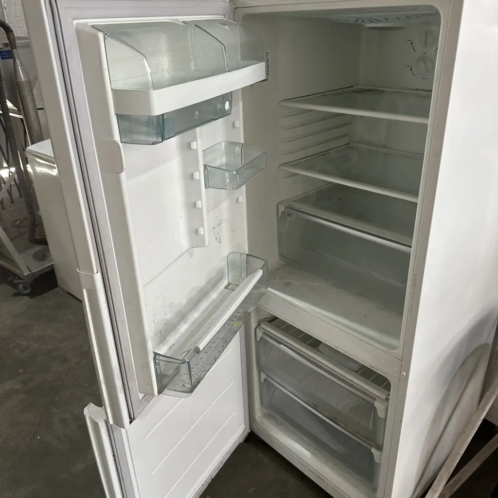 Westinghouse fridge/freezer. Image 1++