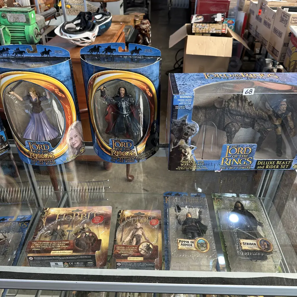 25 unopened "Lord of the rings" figures by Marvel Image 1++