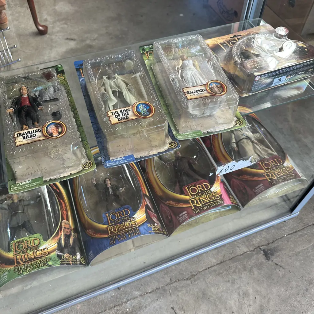 25 unopened "Lord of the rings" figures by Marvel Image 1++