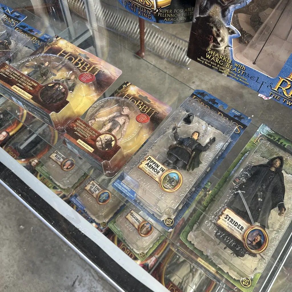 25 unopened "Lord of the rings" figures by Marvel Image 1++